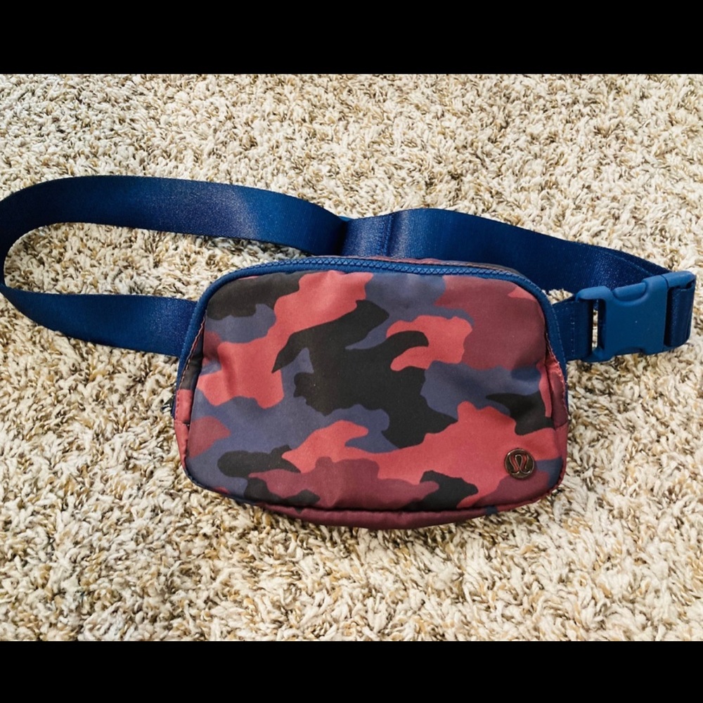 lululemon blue and pink camo belt bag